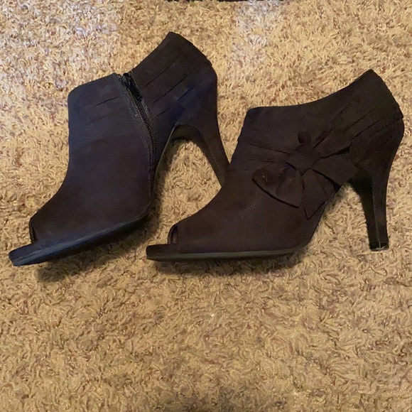 Black faux suede shoes - Picture 2 of 2